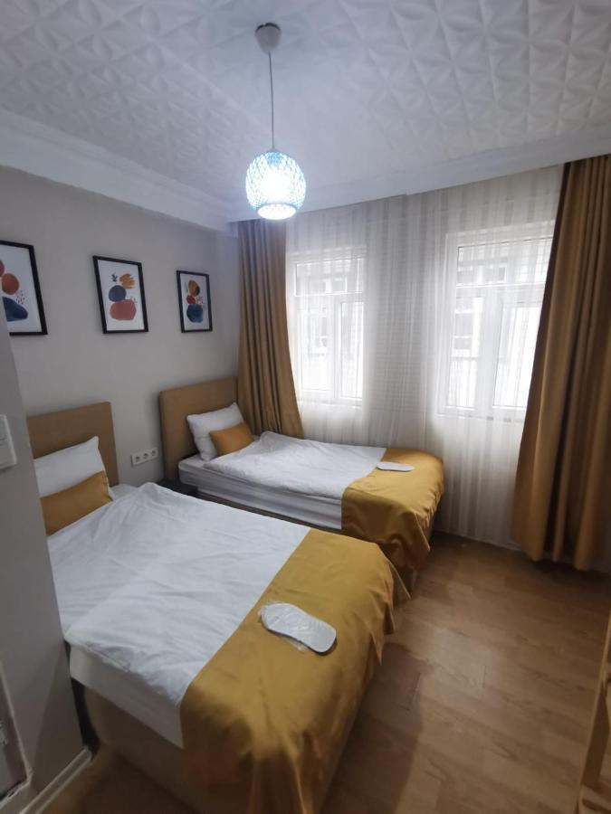 Konut Wooden House Hotell Istanbul Exteriör bild