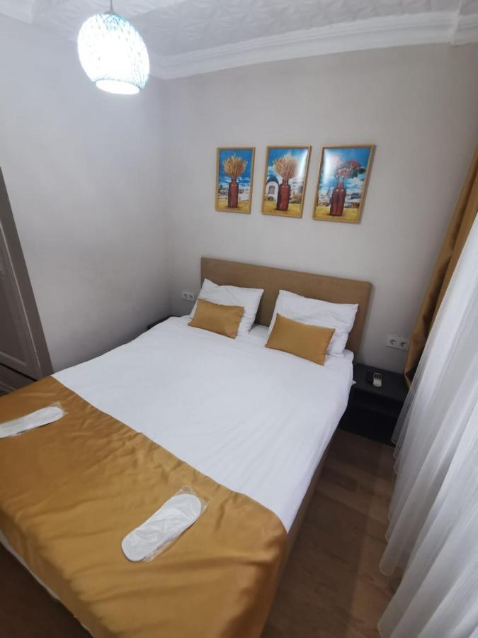 Konut Wooden House Hotell Istanbul Exteriör bild