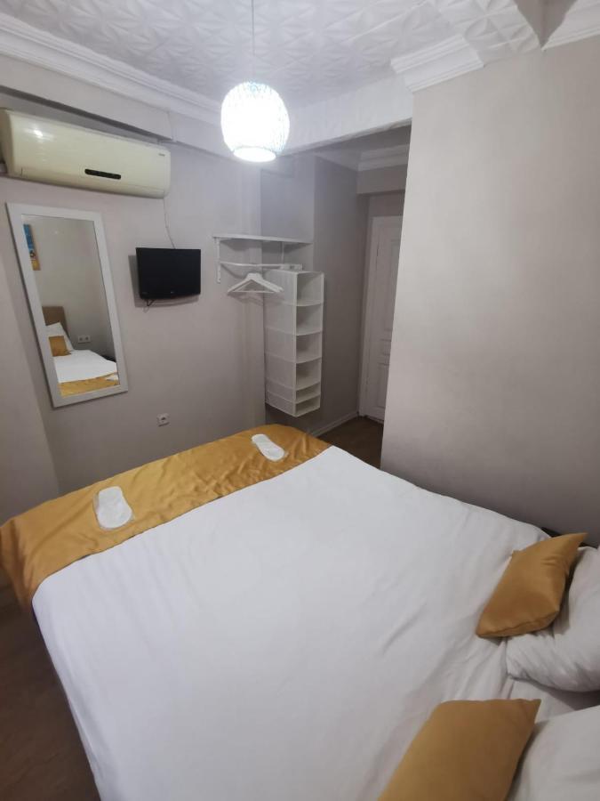Konut Wooden House Hotell Istanbul Exteriör bild