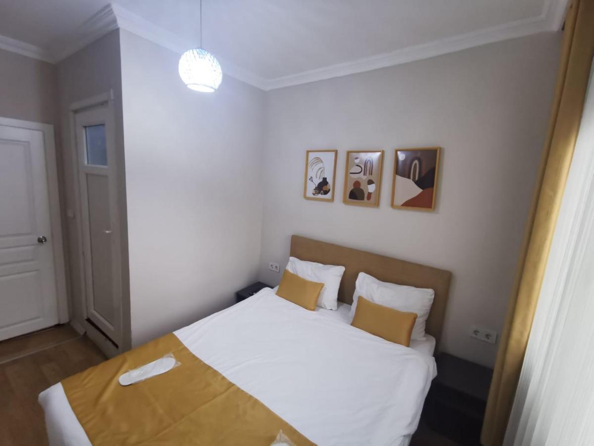 Konut Wooden House Hotell Istanbul Exteriör bild