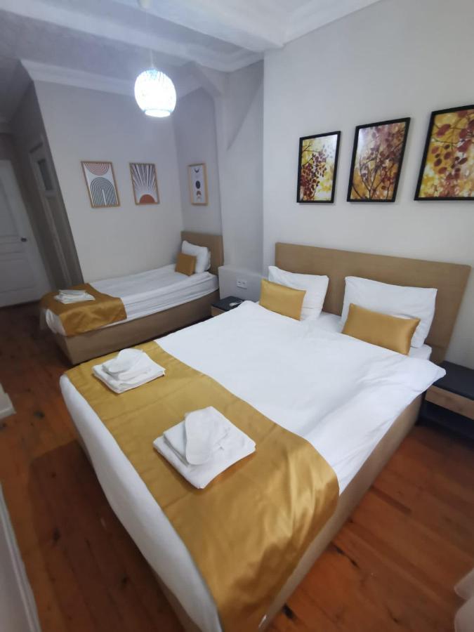Konut Wooden House Hotell Istanbul Exteriör bild