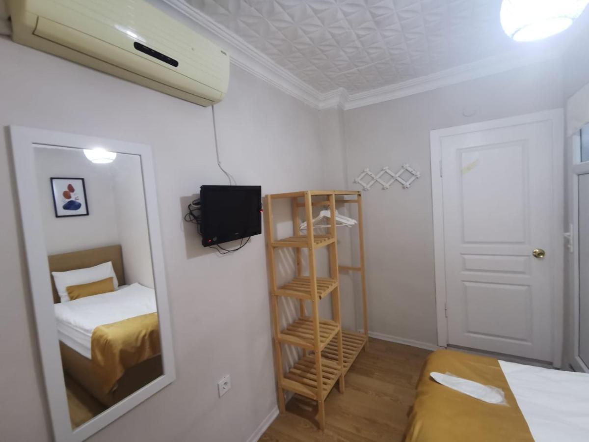 Konut Wooden House Hotell Istanbul Exteriör bild