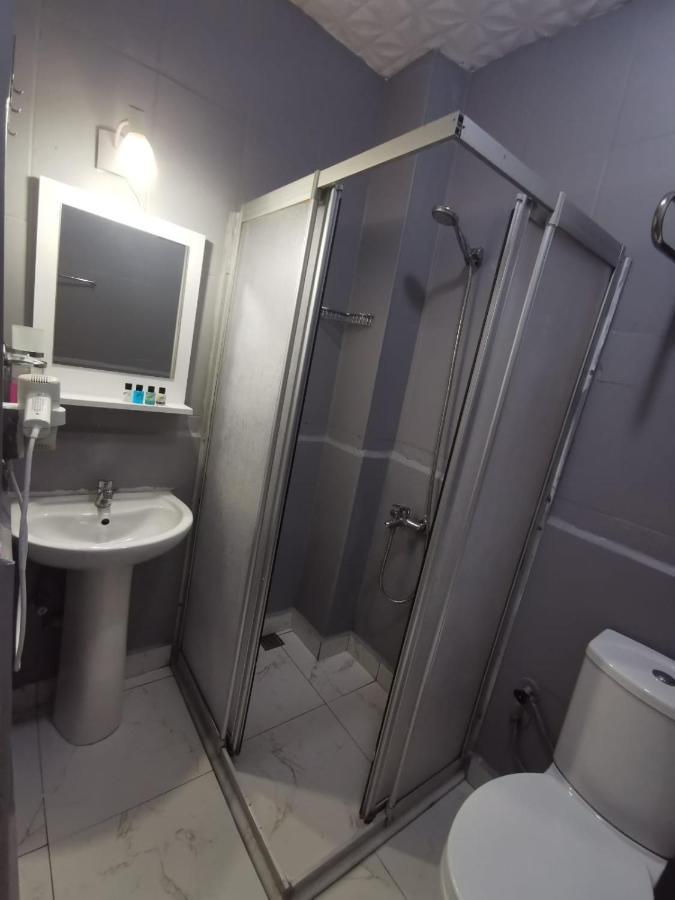 Konut Wooden House Hotell Istanbul Exteriör bild