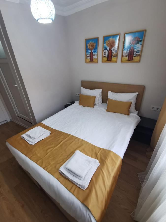 Konut Wooden House Hotell Istanbul Exteriör bild